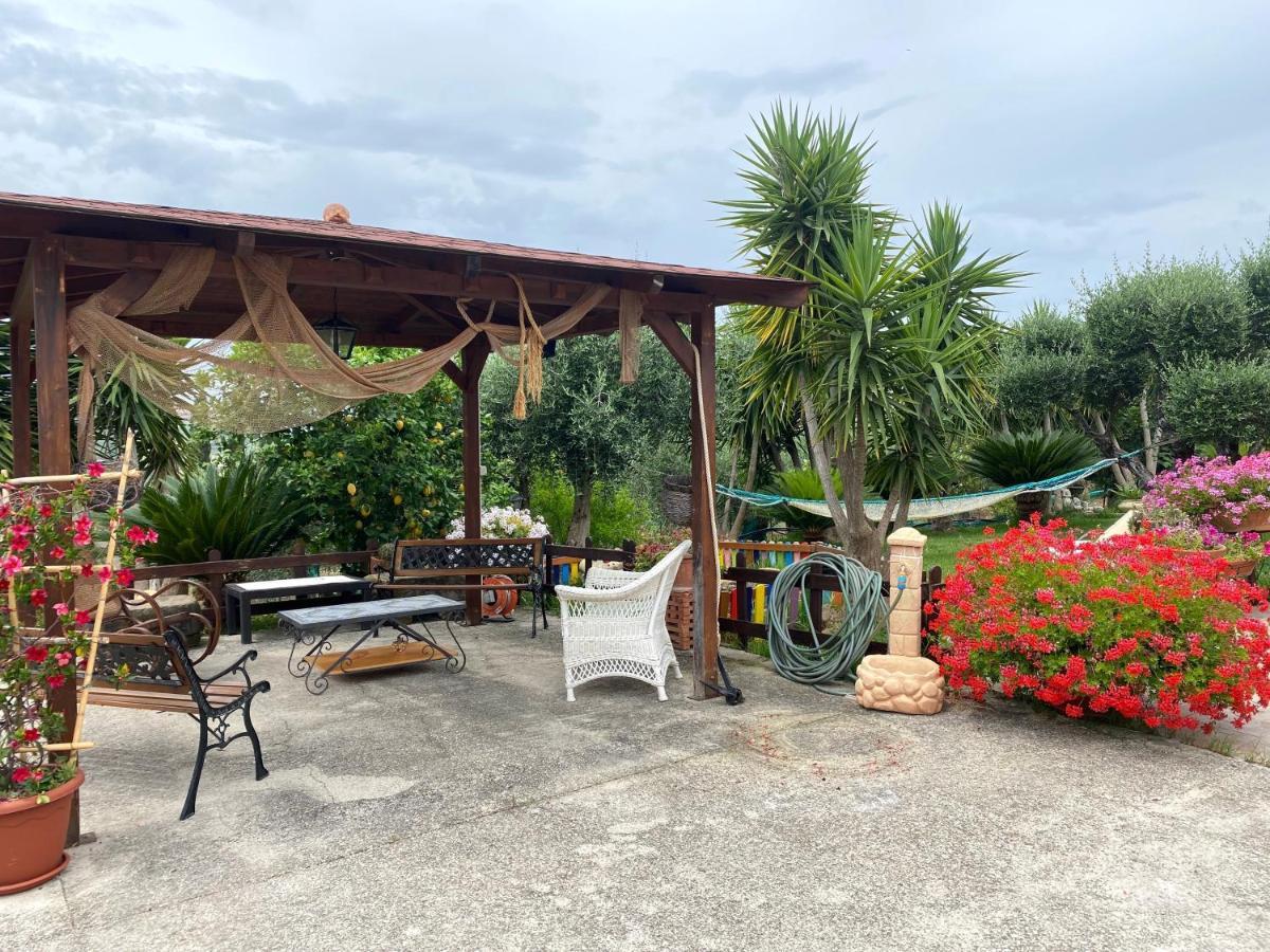 Chalet Del Girasole กัสเตลลาบาเต ภายนอก รูปภาพ
