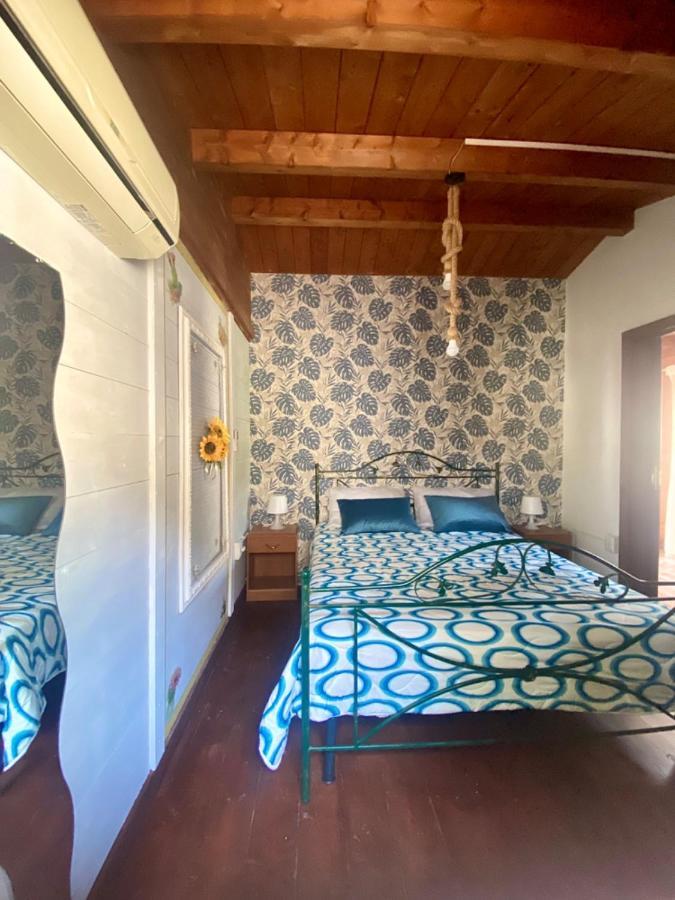 Chalet Del Girasole กัสเตลลาบาเต ภายนอก รูปภาพ