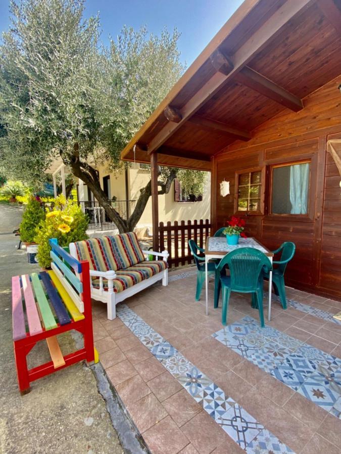 Chalet Del Girasole กัสเตลลาบาเต ภายนอก รูปภาพ