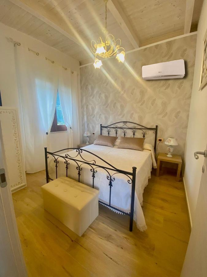 Chalet Del Girasole กัสเตลลาบาเต ภายนอก รูปภาพ